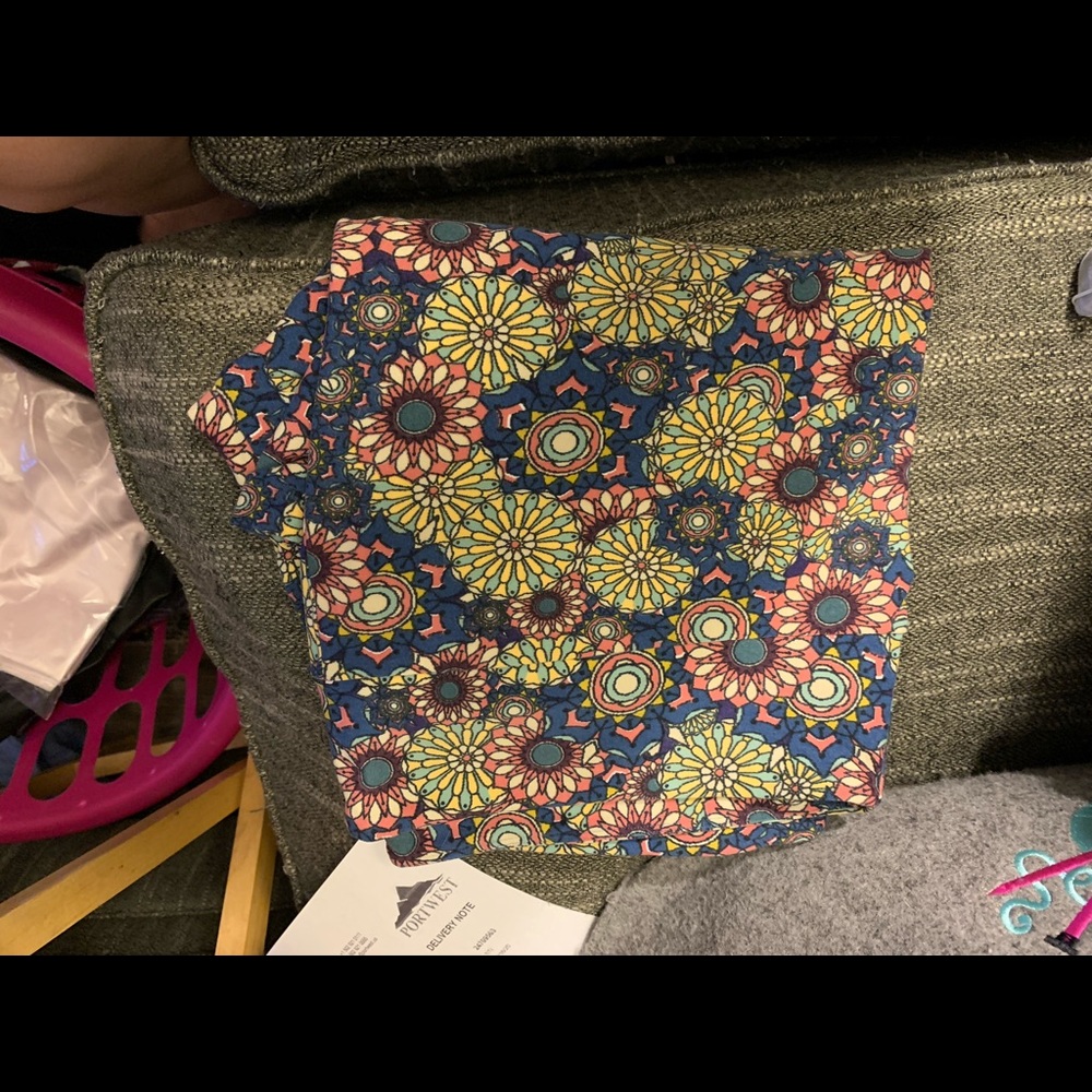 EUC Lularoe Leggings size TC2